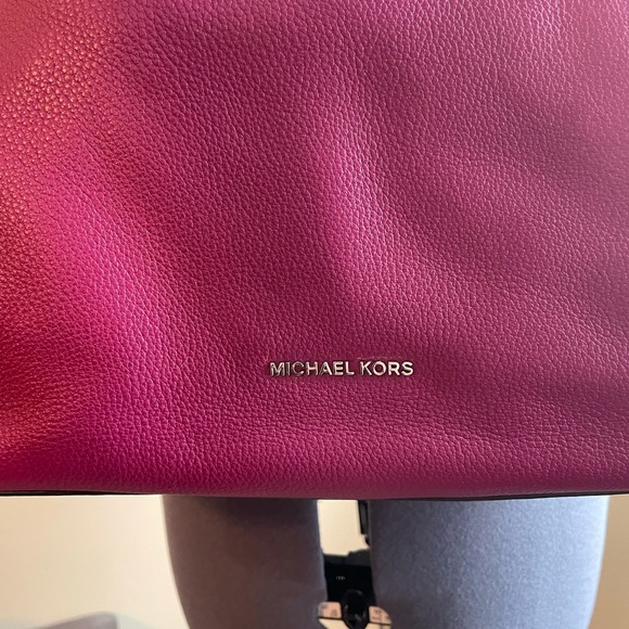 NWOT - Michael Kors raven large shoulder tote - Picture 8 of 8